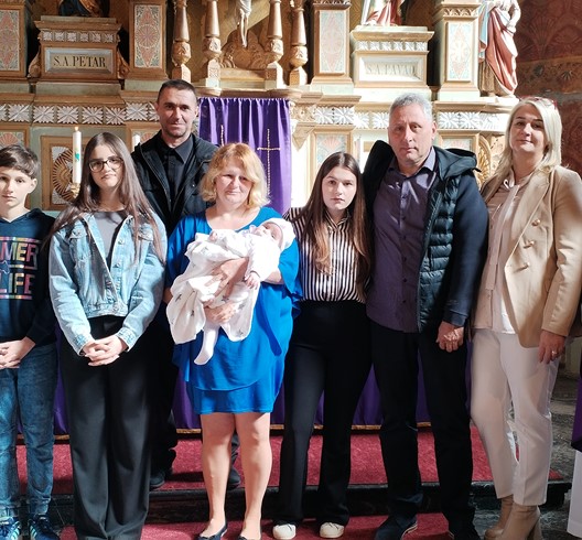 Biskup Gorski krstio peto dijete u obitelji Razum